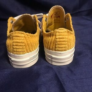 YELLOW CORDUROY CONVERSE